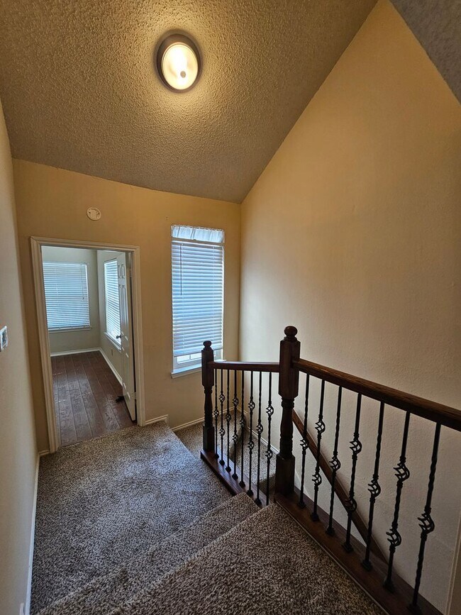 Building Photo - 2 story condo with garage