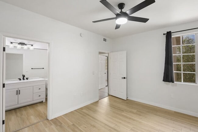 Building Photo - 3 Bed Condo In Gated West Side Community