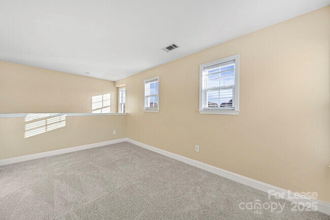 Building Photo - 6223 Woodland Commons Dr