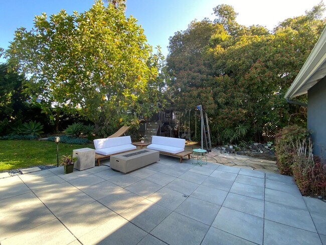 Building Photo - Beautiful 4 Bedroom Carlsbad Home!