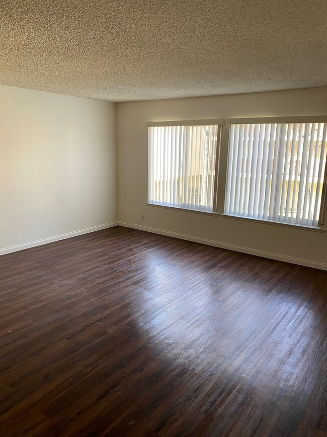 Building Photo - 550 Fano St