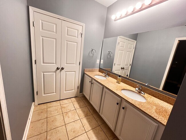 Building Photo - Now Available! Luxury three-bedroom townhome in St. James Square in Myrtle Beach.