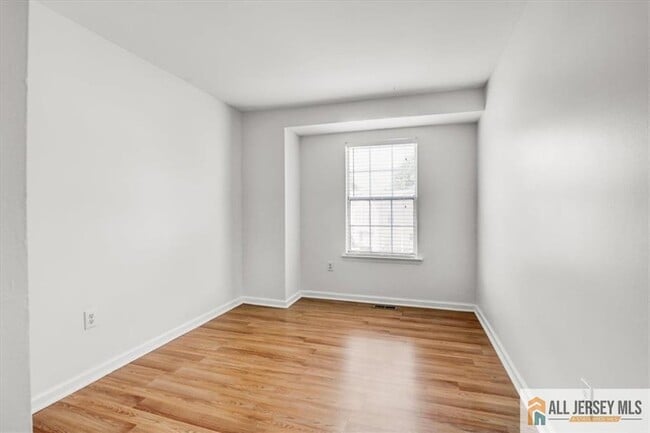 Building Photo - 715 Darlington Dr