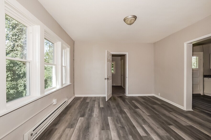 Building Photo - 803 Eathan Ave