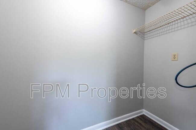 Building Photo - 890 Hibiscus St