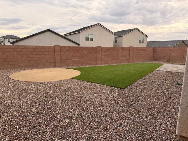 Building Photo - 3 Bedroom, 2 Bathroom