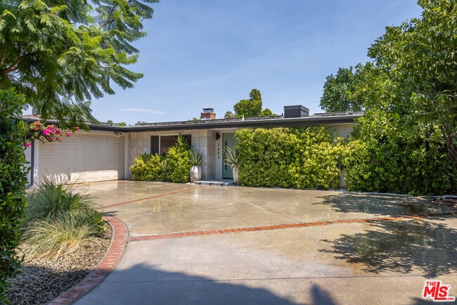 Building Photo - 7442 Capps Ave
