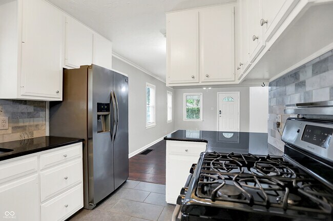 Building Photo - 5039 Primrose Ave