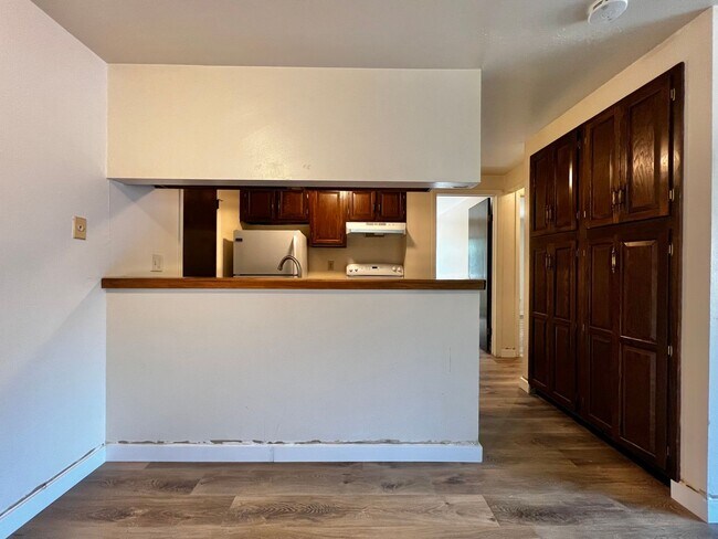 Building Photo - Mathews634 (KC-JF-NB)