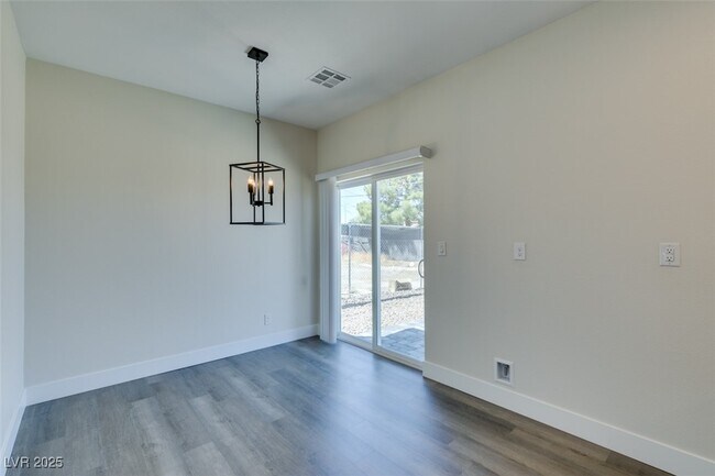 Building Photo - 1912 Carver Ave