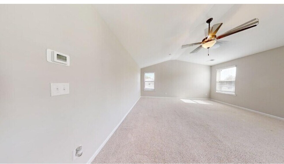 Master bedroom - 2101 Forrest Cv