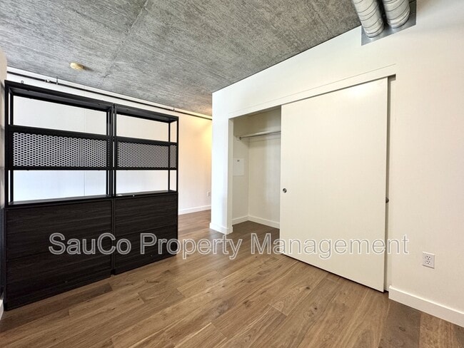 Building Photo - 1926 W Burnside St