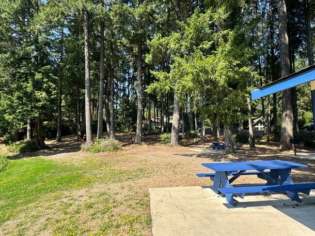 Building Photo - Private Palmer Lake Home w/ 3 Bedrooms, Of...