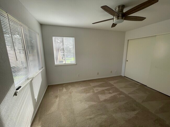 Building Photo - 321 Inger Dr