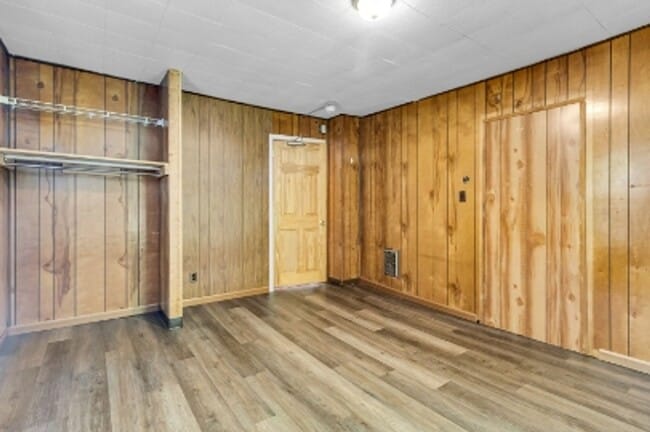 Building Photo - 413 Forest Ave