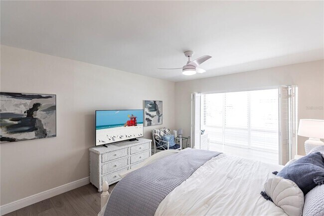 Building Photo - 1055 W Peppertree Dr