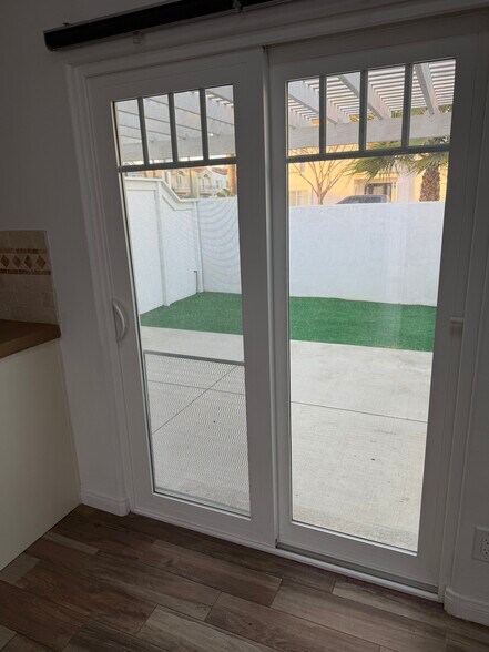 Building Photo - 404 Indianapolis Ave