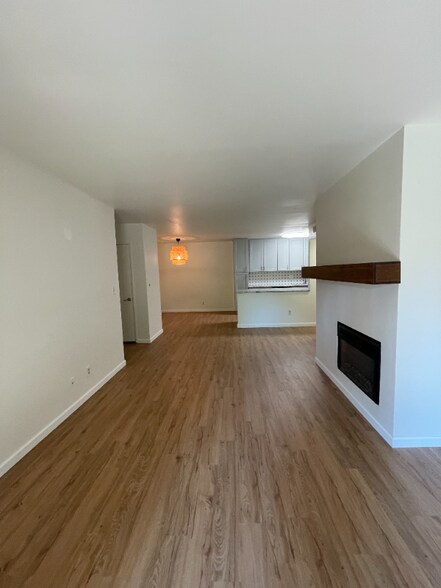 Building Photo - 5525 E Thomas Rd