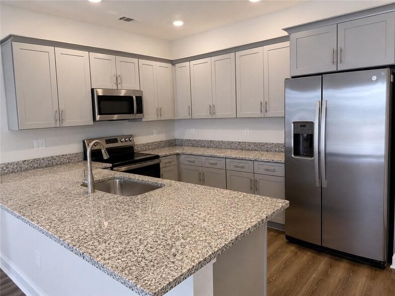 Building Photo - 153 Towne Villas Dr