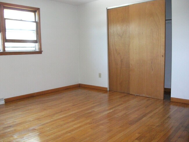 Building Photo - 6463 Wells Dr