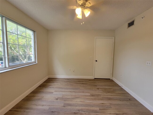 Building Photo - 4155 N Haverhill Rd