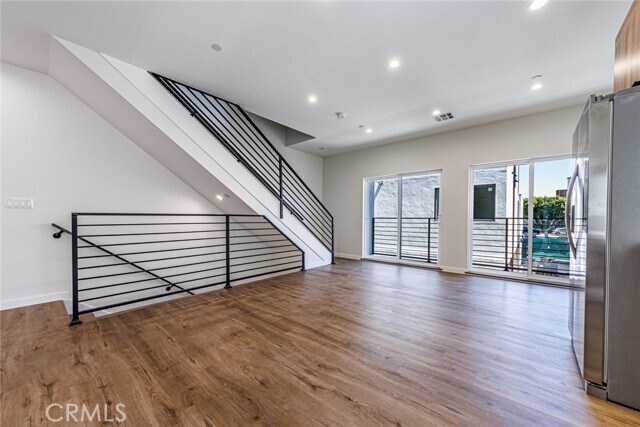 Building Photo - 1859 1/2 S Crenshaw Blvd