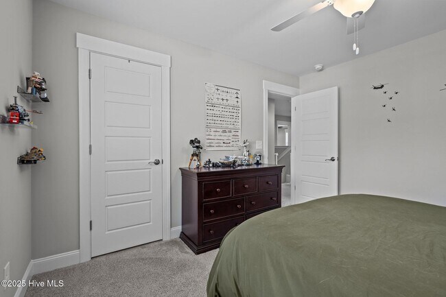 Building Photo - 594 E L Ives Dr
