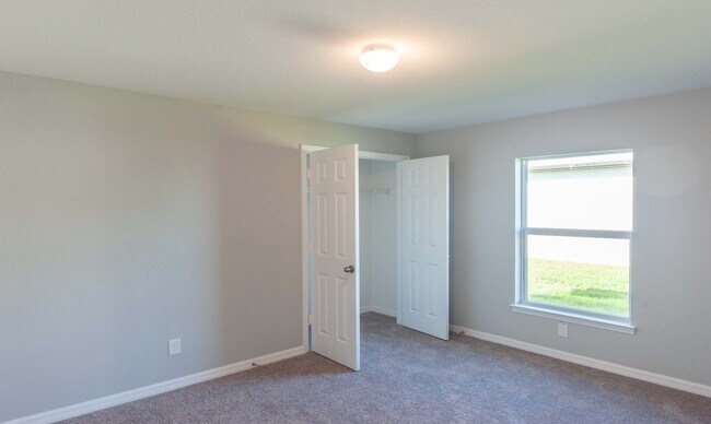 Building Photo - 1222 NE 10th St