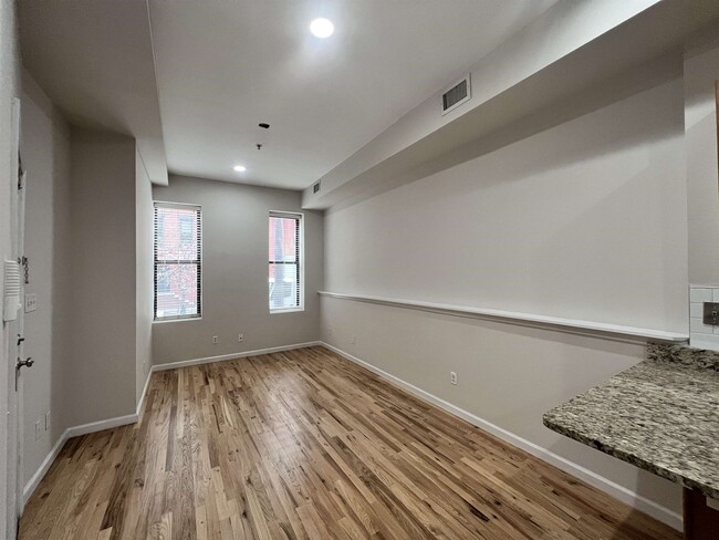 Building Photo - 129 Willow Ave