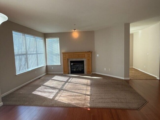 Building Photo - 910 Medical Center Dr