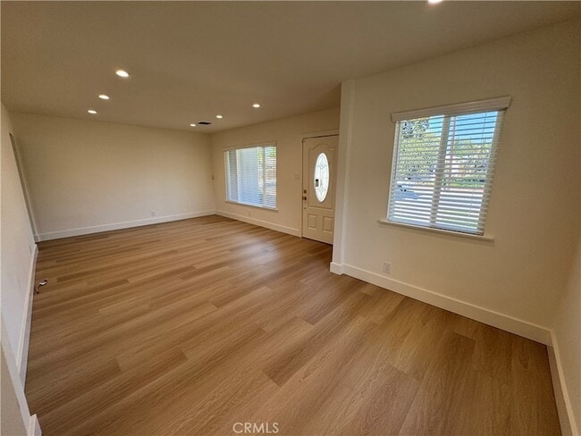 Building Photo - 6837 Oak Park Ave