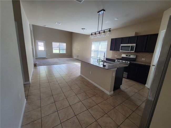 Building Photo - 405 Libani Ln
