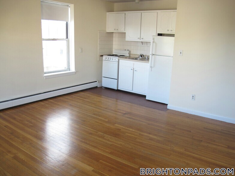 Building Photo - 160 N Beacon St