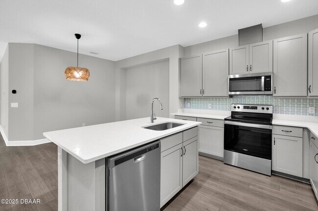 Building Photo - 906 Coral Reef Way