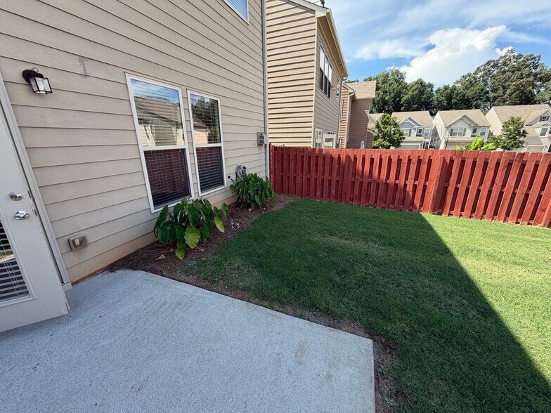 Building Photo - 4925 Ducote Trail