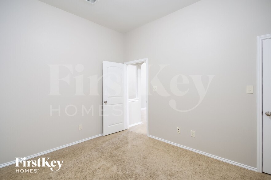 Building Photo - 26122 Serenity Oaks Dr