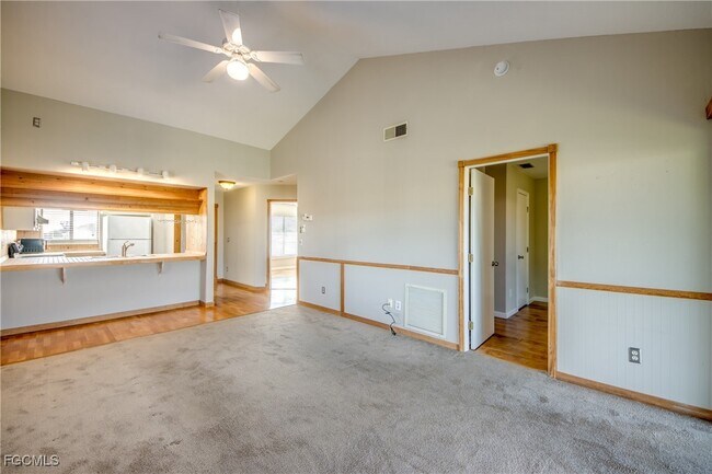 Building Photo - 4616 SE 6th Ave