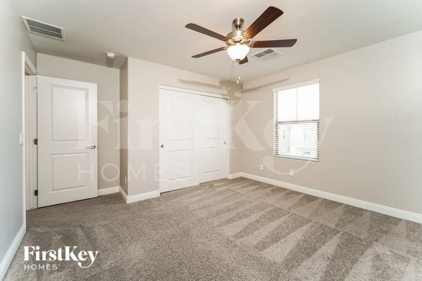 Building Photo - 251 N Sunrise