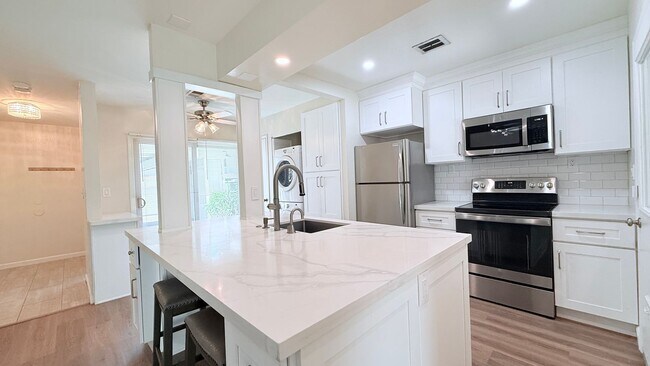 Building Photo - 1065 San Ramon Valley Blvd