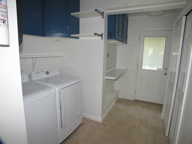 Building Photo - Pristine, 3 bedroom, 2 bath ranch style home located in Sardis Woods!