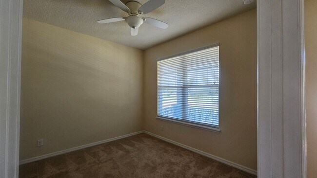 Building Photo - Spacious Randal Park Townhome