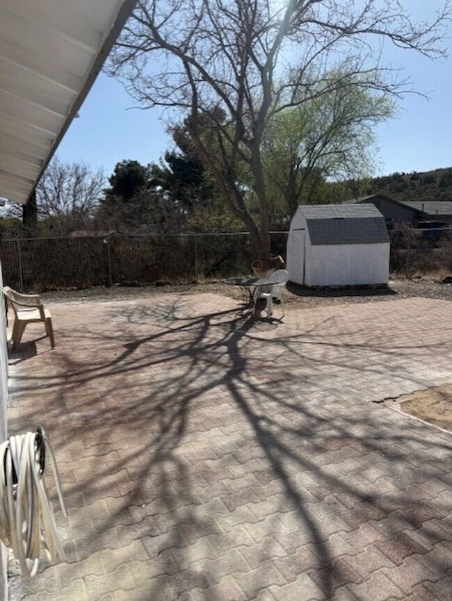 Building Photo - 1324 S Ocotillo Dr