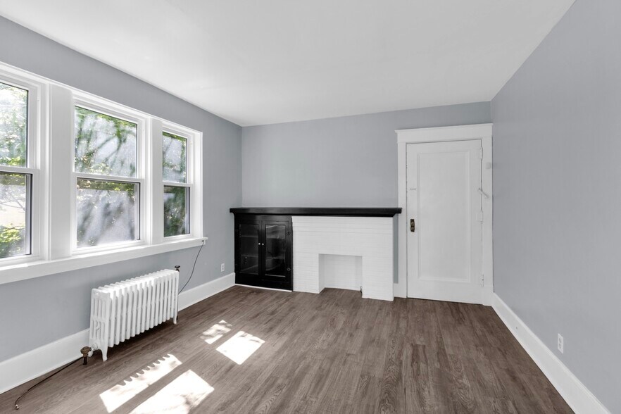 Building Photo - 2803 Main St