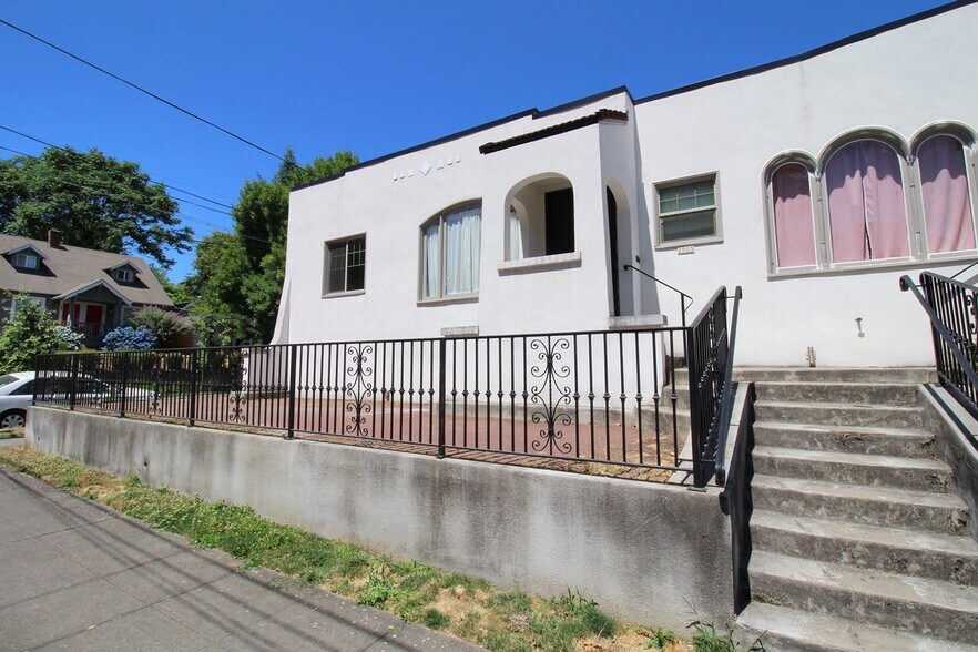 Building Photo - 2905 SE Alder St