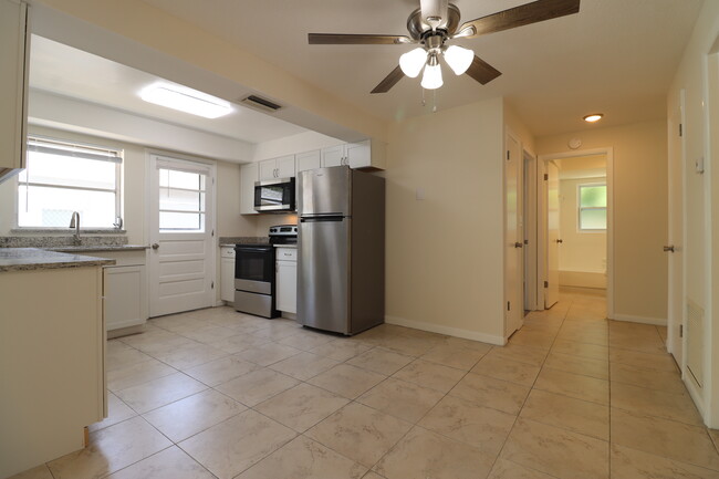 Building Photo - 1230 Amble Ln