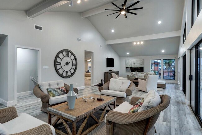 Building Photo - 1239 Hawaii Dr
