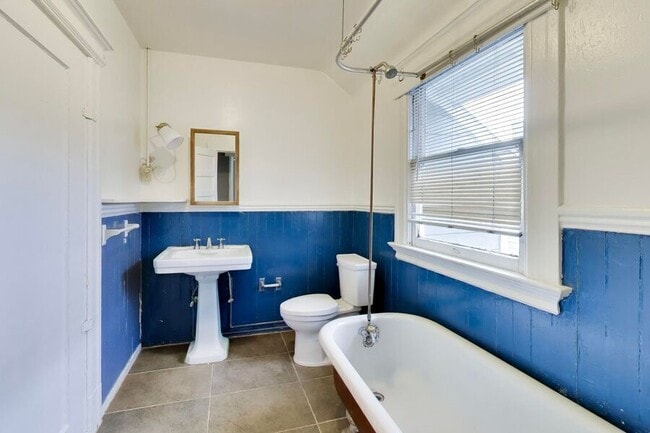 Building Photo - 329 N Ellsworth Ave