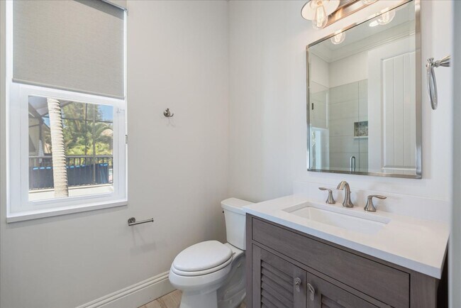 Building Photo - Furnished, Yearly 4bd Home on Siesta Key