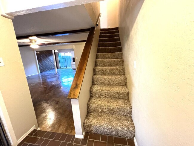 Building Photo - 8633 Knoxville Dr