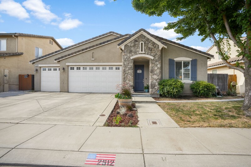 Primary Photo - 2512 Cancun Ct